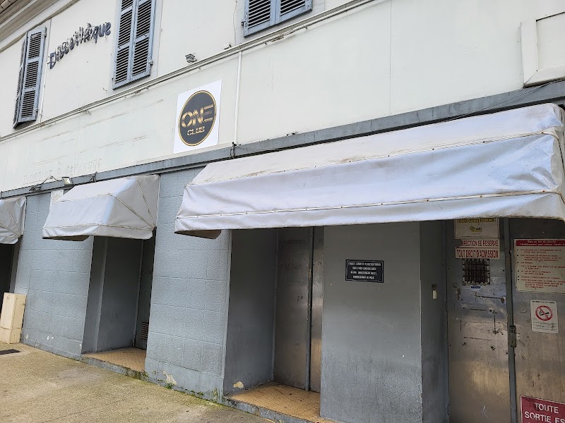 One club à Pau