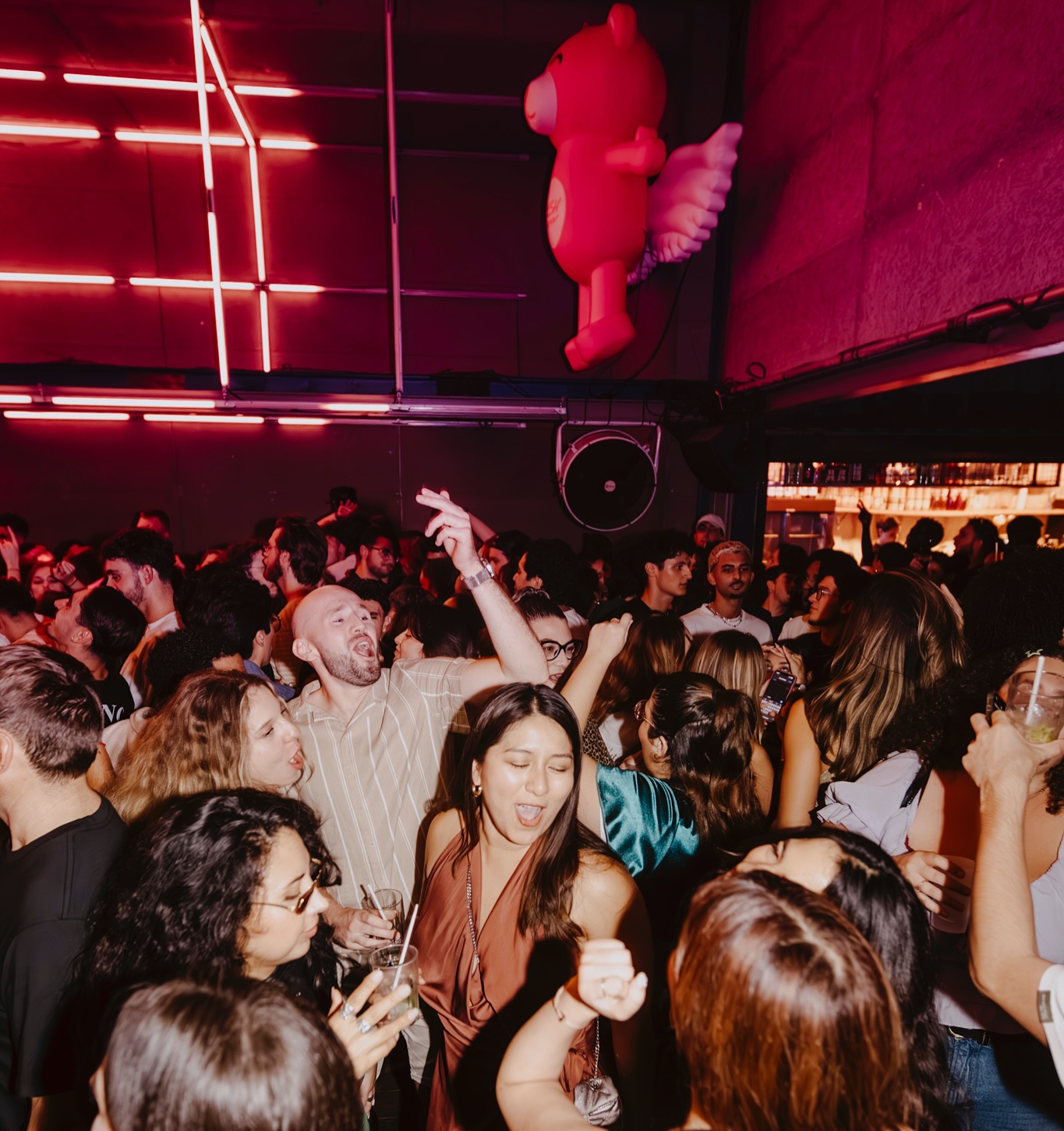 Les clubs incontournables pour les 18-25 ans à Paris