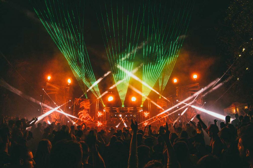 Organiser une soirée en club en tant que collectif à Nantes