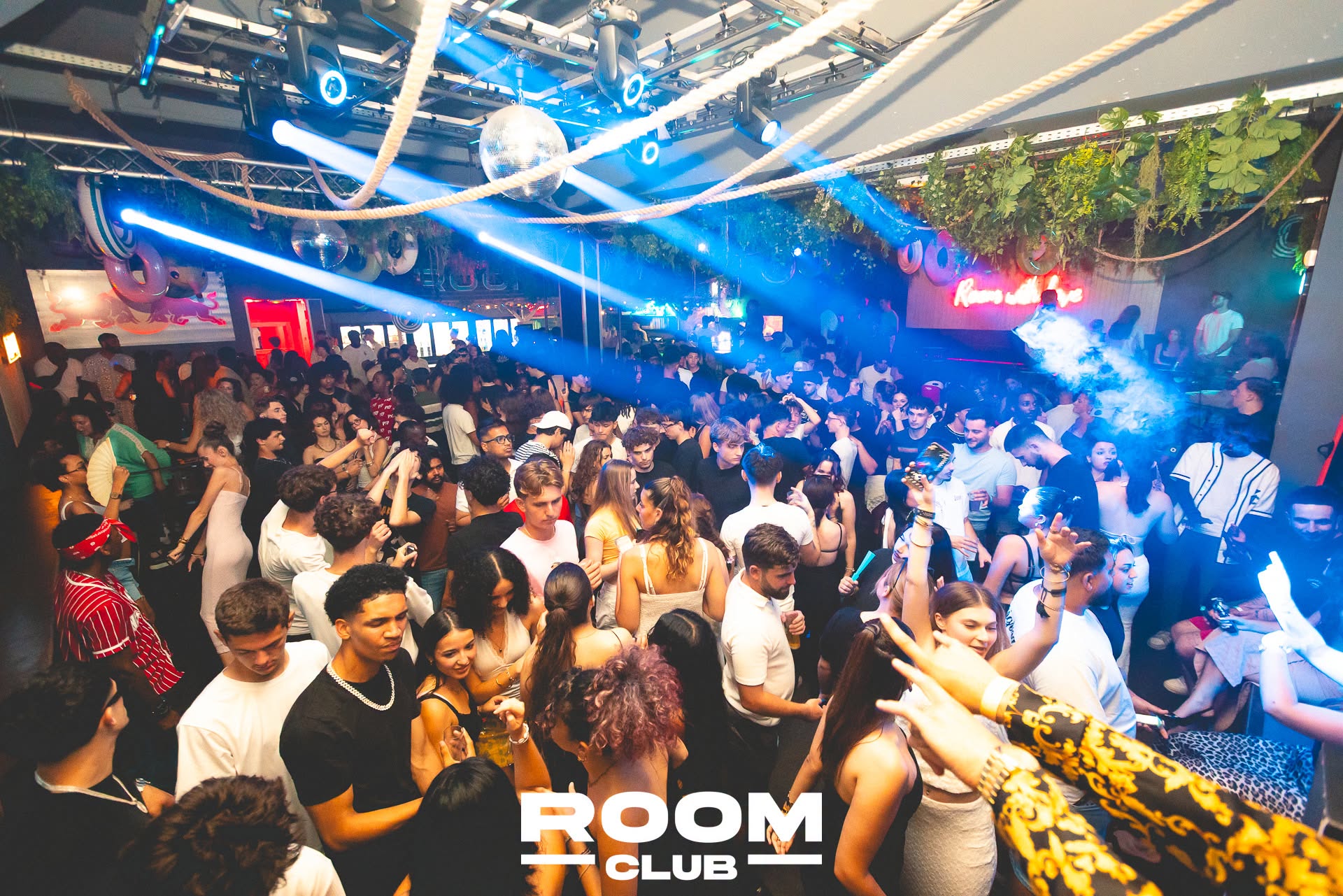 ROOM CLUB