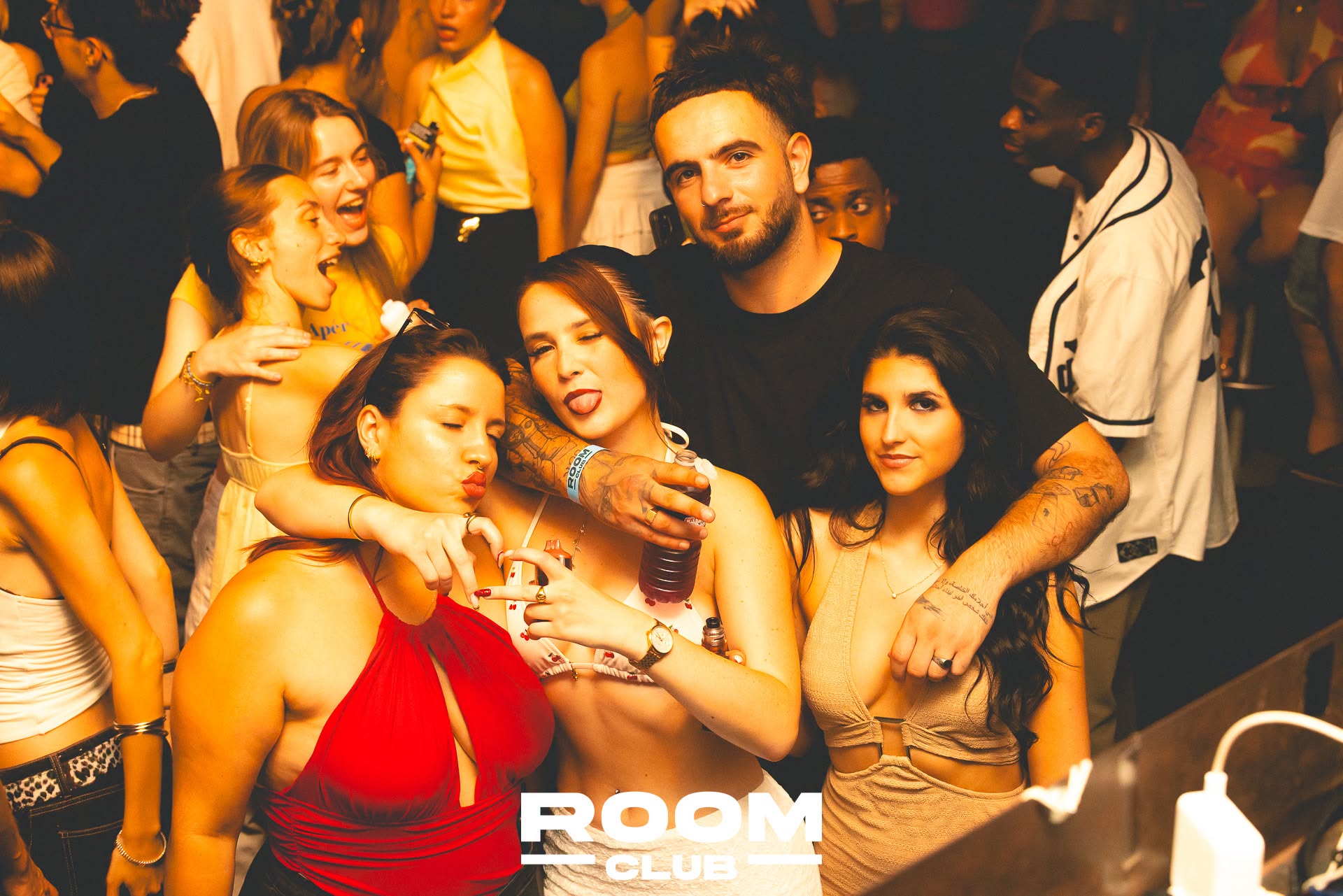 ROOM CLUB